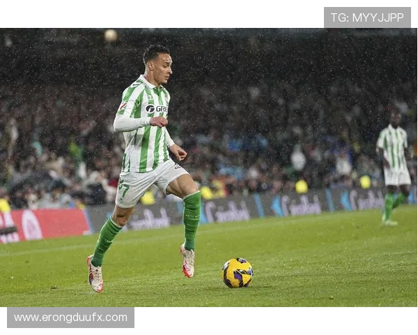 安东尼染红成焦点贝蒂斯1比1赫罗纳鏖战激烈终以平局收场走势